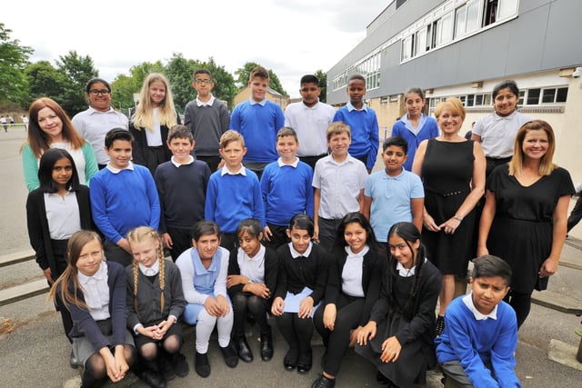 The Beeches School  year 6 leavers Y617 EMN-170308-133013001