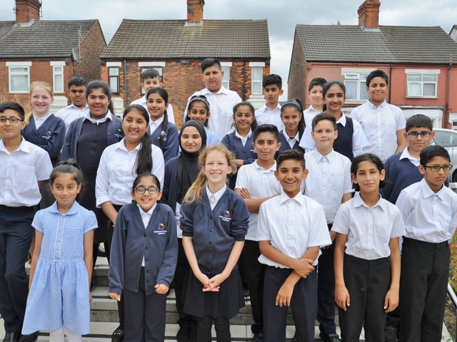 Gladstone Academy  year 6 leavers Y617 EMN-170308-133026001