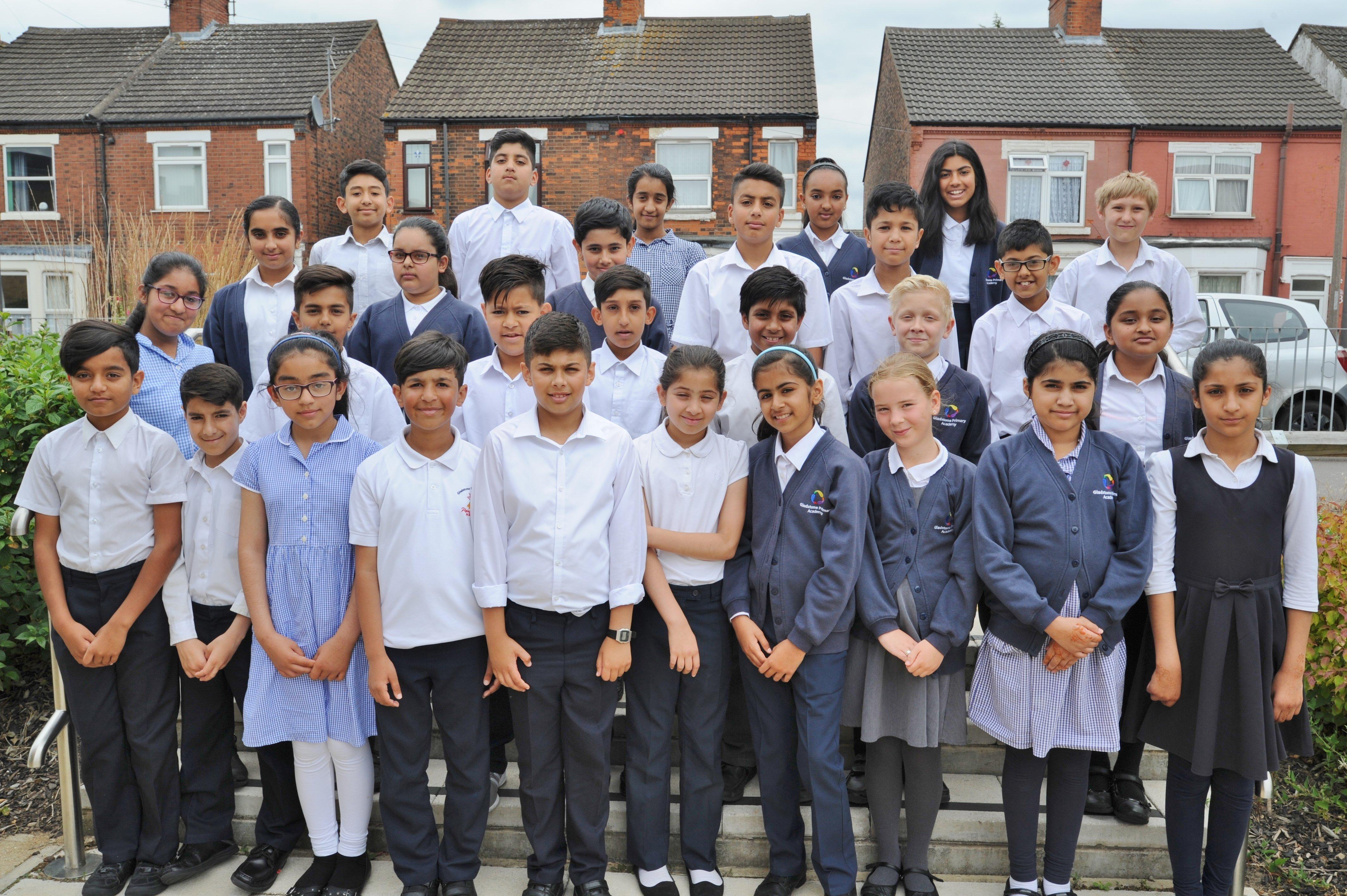 Gladstone Academy  year 6 leavers Y617 EMN-170308-133038001