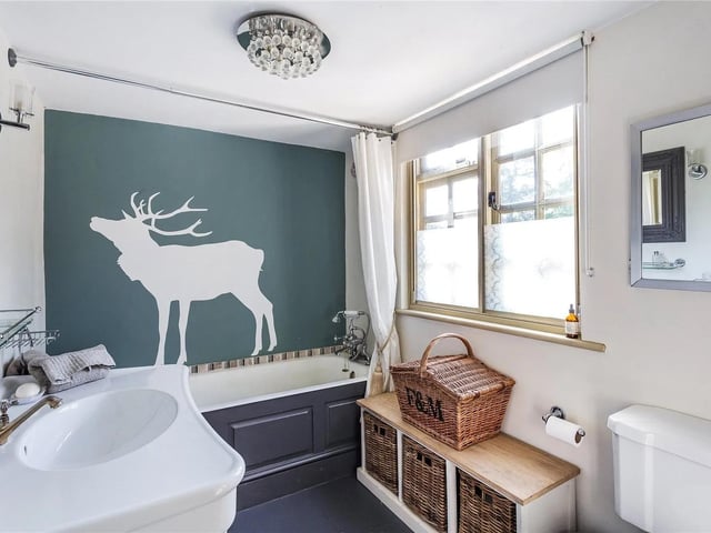 Nine to ten bedrooms in Charlwood, Horley