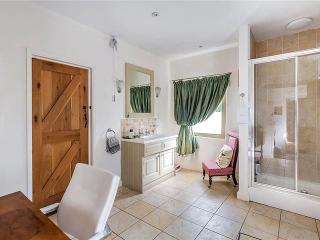 Nine to ten bedrooms in Charlwood, Horley