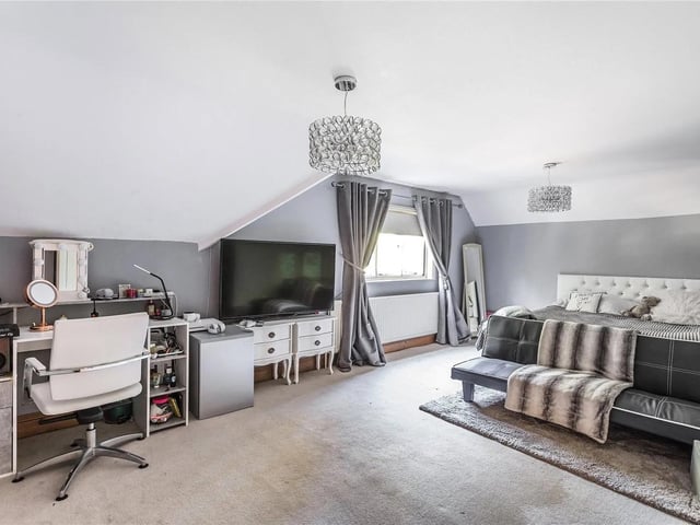 Nine to ten bedrooms in Charlwood, Horley