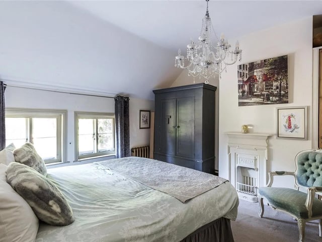 Nine to ten bedrooms in Charlwood, Horley