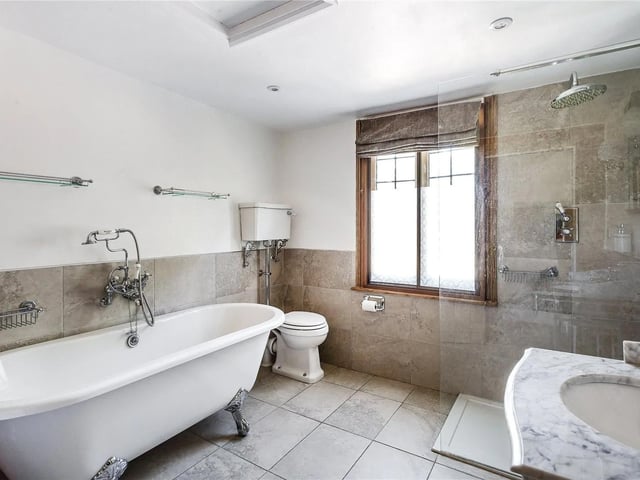 Nine to ten bedrooms in Charlwood, Horley