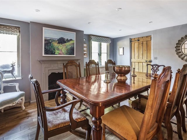 Nine to ten bedrooms in Charlwood, Horley