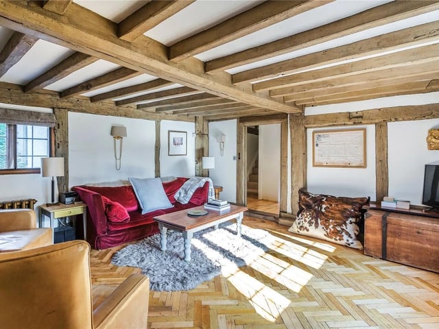 Nine to ten bedrooms in Charlwood, Horley