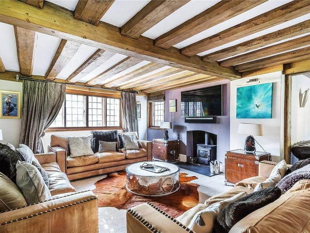 Nine to ten bedrooms in Charlwood, Horley