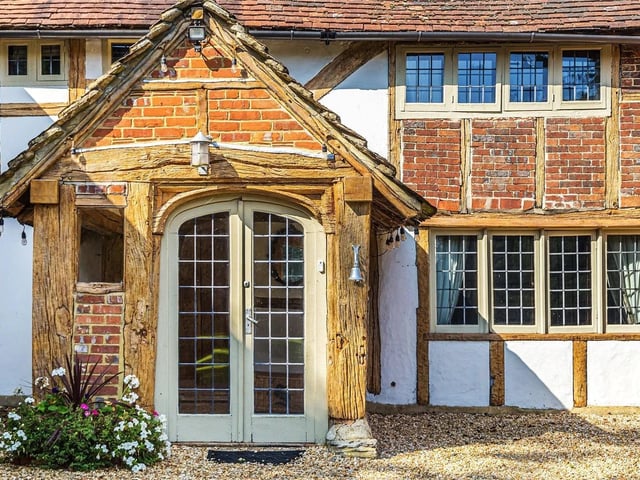 Nine to ten bedrooms in Charlwood, Horley