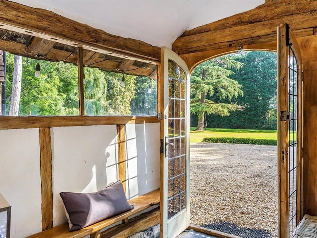 Nine to ten bedrooms in Charlwood, Horley
