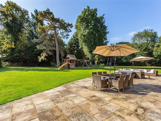 Nine to ten bedrooms in Charlwood, Horley
