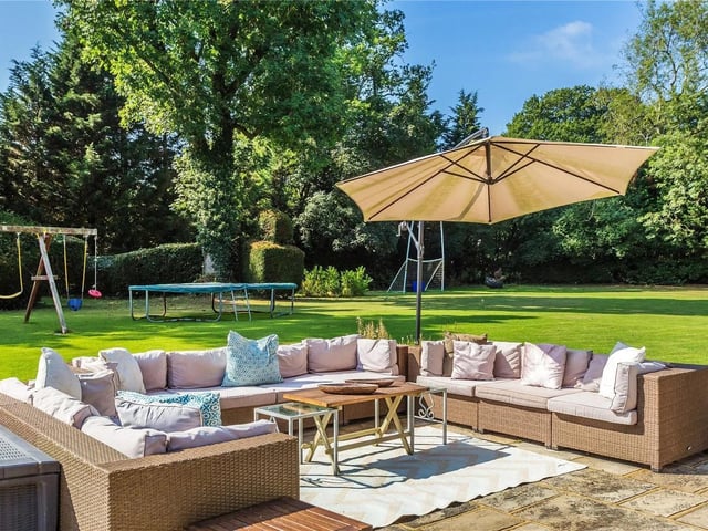 Nine to ten bedrooms in Charlwood, Horley