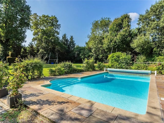 Nine to ten bedrooms in Charlwood, Horley