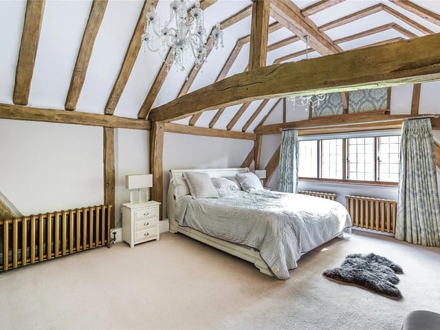 Nine to ten bedrooms in Charlwood, Horley