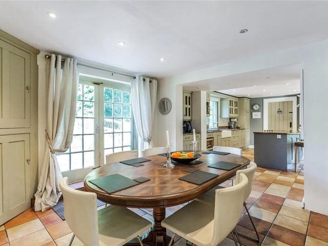 Nine to ten bedrooms in Charlwood, Horley