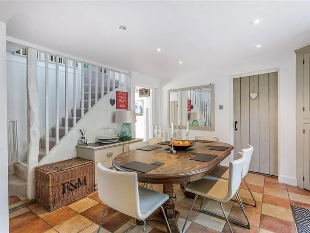 Nine to ten bedrooms in Charlwood, Horley