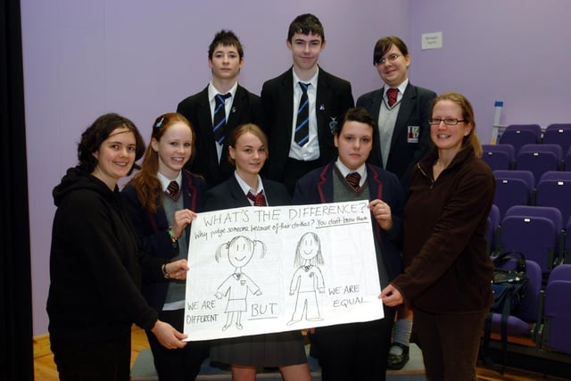 Charlotte Cox, St Columb's Park House and Helen Henderson, Children in Crossfire, pictured with pupils from Oakgrove Integrated College, St Columb's College and Lisneal College, during a wokshop held to coincide with Integration week. Inlcuded, area Eabha Doherty, Gemma Hill, Stephenie Jenkins, Gavin McLaughlin, Luke Harley and Naomi Kapusa. (0403A05)