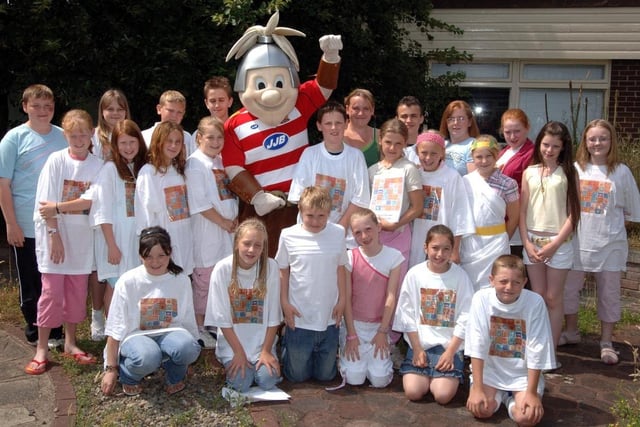 Wigan Warriors mascot joins kids for the Rose Bridge roman day.