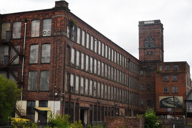 Standing for more than 100 years, parts of Eckersley Mills at Wigan Pier have been begging for restoration and have been the subject of numerous unsuccessful planning applications.  Parts of the former cotton mill building are still open with business units operating, but the building is falling into disrepair. However there was a change of ownership recently took over with promises of new beginnings.
