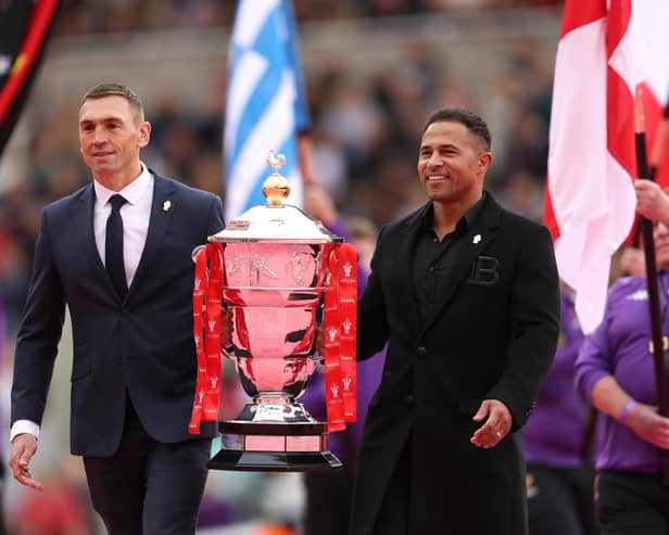 Wigan Warriors icon Jason Robinson has slammed Kevin Sinfield's omission from the New Year's Honours list