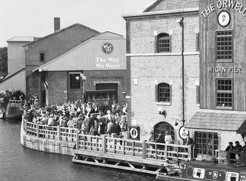 RETRO 1986 - Fun at the narrowboat gala Wigan Pier 1986