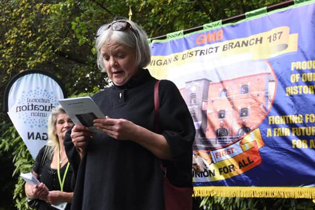 Event organiser and member of The Mary O'Shaughnessy Society, Babs Hennesy, addresses the onlookers