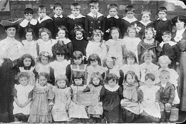 An early 1900s class picture of Bryn St. Peters.
