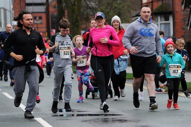 Runners in the Family Fun Run set off around Mesnes Park, Sunday March 19, 2017.