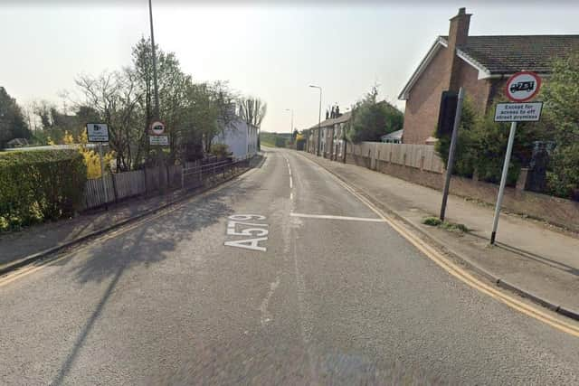 Start of Winwick Lane from Newton Lane junction with a 7.5 tonne weight limit sign