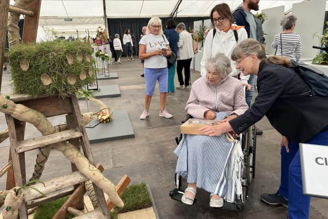 Helen is 92 and has been an avid gardener all her life but sadly has not been able to take part in her favourite hobby recently due to worsening health conditions. She was invited as a VIP guest to Southport Flower Show and treated to a 1-2-1 tour of the show by a National Flower Judge.
