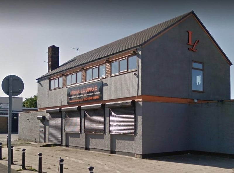 India Lounge on Vauxhall Road, Scholes, has a rating of 4.6 out of 5 from 454 Google reviews