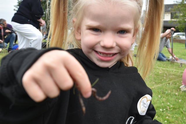 Isabelle Whitley with her worm