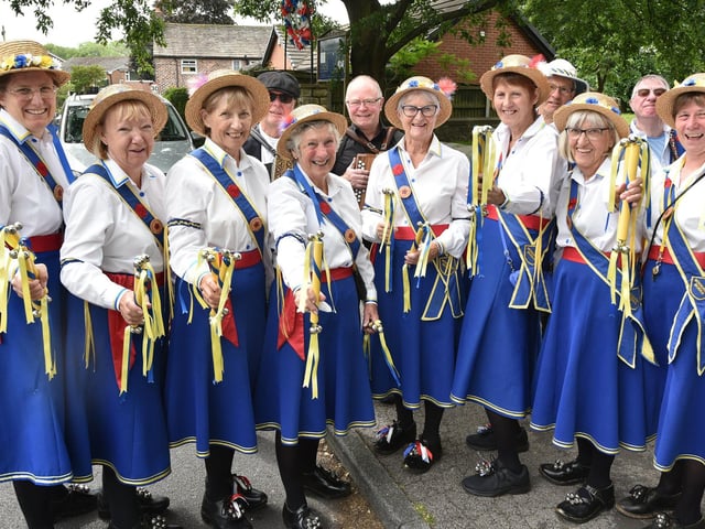 Newburgh Morris Dancers in the Newburgh Fair procession.