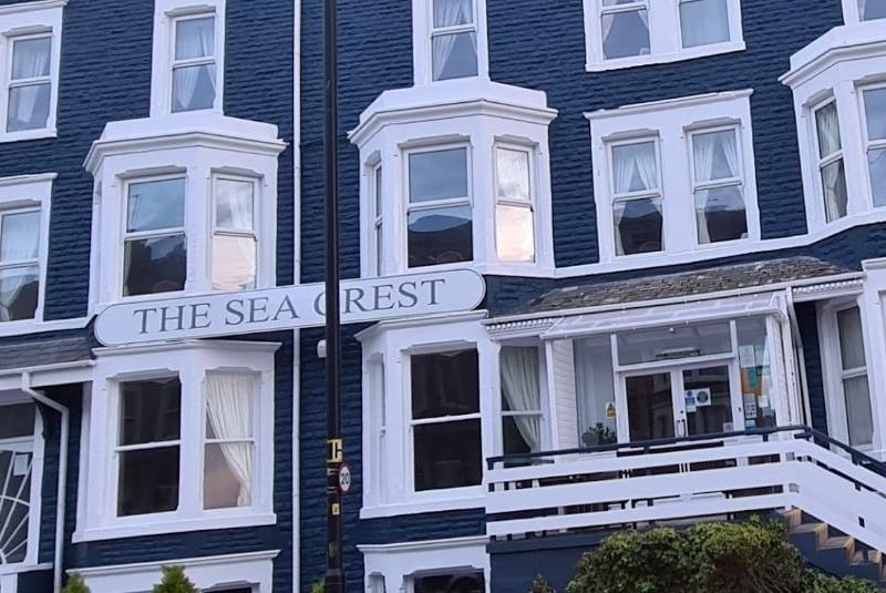 The Sea Crest on West End Road has a rating of 4.7 out of 5 from 116 Google reviews.