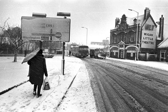 RETRO 1979  - Dealing with  snow around Wigan in January 1979