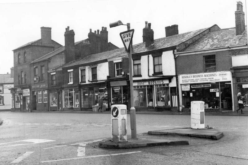 Rewind 39 pictures of faces and places from the far and near past on