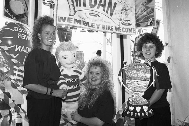 Wigan hairdressers join in with Wembley fever in 1989