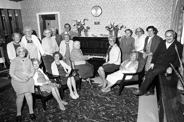 RETRO 1972 -  A singalong at  Ince Labour Club