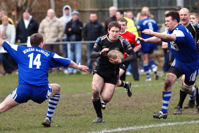 Anthony Atherton spots a gap for St. Pats against Leigh Miners in a National Conference Premier Division match on Saturday 21st of February 2009.
St. Pats won 34-26.