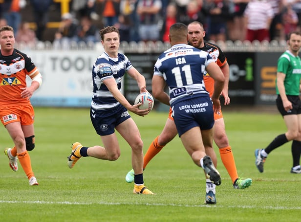 Wigan Warriors produced a 32-12 victory over Castleford Tigers