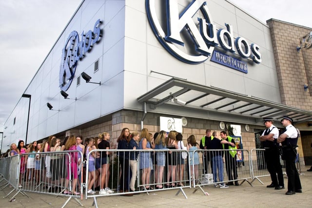 The queue to get into Kudos night club on Anjou Boulivard on Thursday 28th of June 2001.