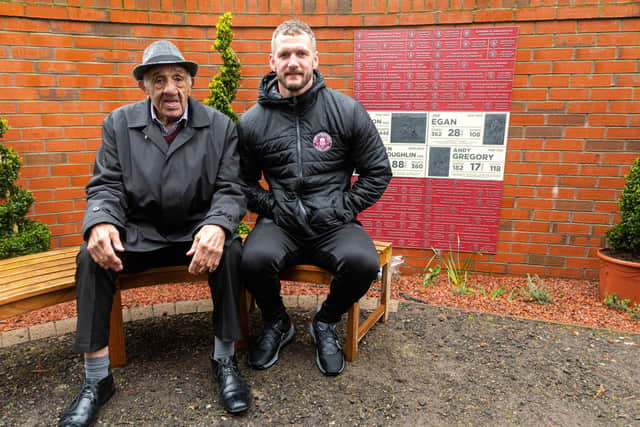 Wigan Warriors stars Billy Boston and Sean O'Loughlin at the opening of the club's memory wall (Photo: Kelvin Stuttard)