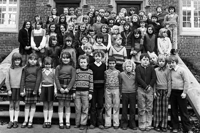 Pupils of St. David Haigh and Aspull CE Primary School on Copperas Lane in January 1976.