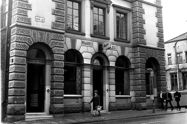 RETRO 1970 - The Shakespeare Hotel King Street Wigan.
The building was formerly the Theatre Royal which opened in 1850. It was behind a private house owned by a Mr Morris, this was demolished when the theatre was remodelled by Mr H J Worswick in 1890.In 1904 what was once the façade of the theatre was retained as the front of The Shakespeare Hotel.