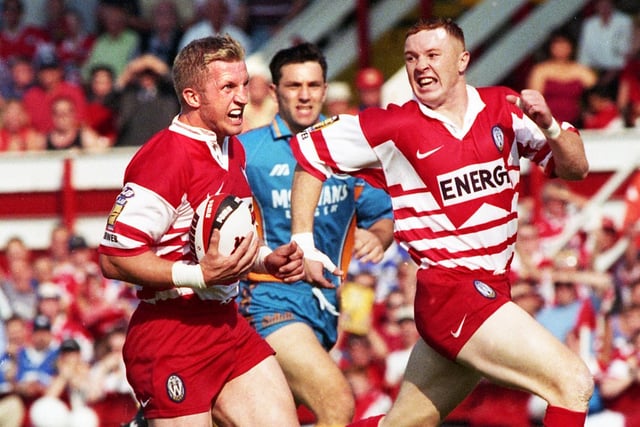 Wigan forward Denis Betts gallops to the posts with Kris Radlinski alongside to score a try against St. Helens.