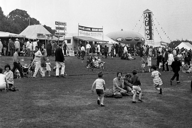 RETRO 1969 -  Wigan annual show in Mesnes Park