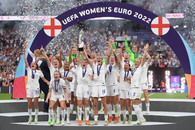 Leah Williamson of England lifts the UEFA Women's EURO 2022 Trophy after their sides victory during the UEFA Women's Euro 2022 final match between England and Germany at Wembley Stadium on July 31, 2022 in London, England. (Photo by Shaun Botterill/Getty Images)