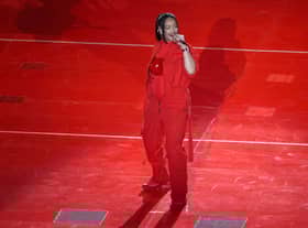 Rihanna on stage at the superbowl (photo: Getty Images)