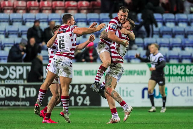 Harry Smith kicked a late winning drop-goal, as the Warriors narrowly beat Hull FC. 

Jai Field also scored a brace during the game, while Ethan Havard went over for one as well.