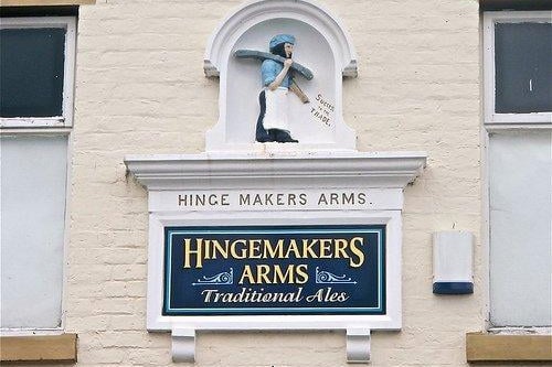 The Hingemakers Arms on on Heath Road has a rating of 4.5 out of 5 from 217 Google reviews, making it the highest-rated in Ashton