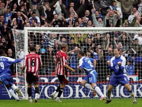 David Unsworth scores his famous penalty for Latics at Sheffield United in 2007